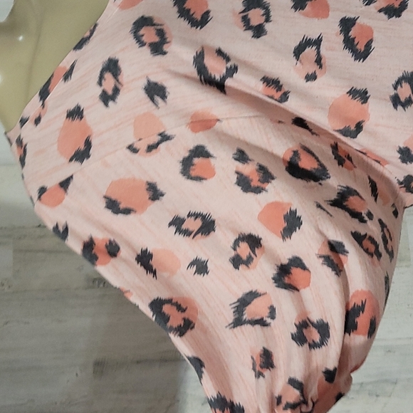 LULAROE PINK ANIMAL PRINT BLOUSE - Picture 4 of 9